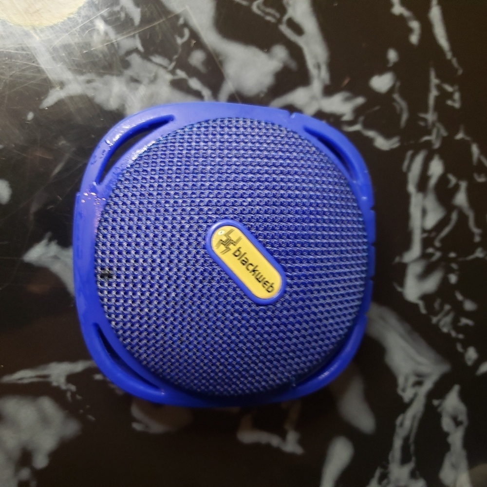 Black web portable speaker